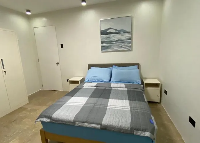 3 Bedroom Park Vista It Park Apartment *